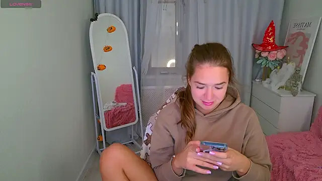 Snapshot of LovelyJessie chatting on October 2025 12:49:02 PM LovelyJessie online show from October 2025 12:49:02 PM