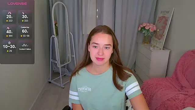 LovelyJessie online show from November 2025 02:43:02 PM