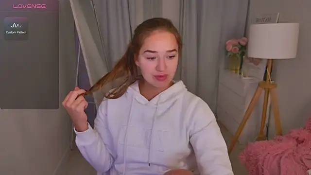 LovelyJessie online show from April 2026 01:47:02 PM