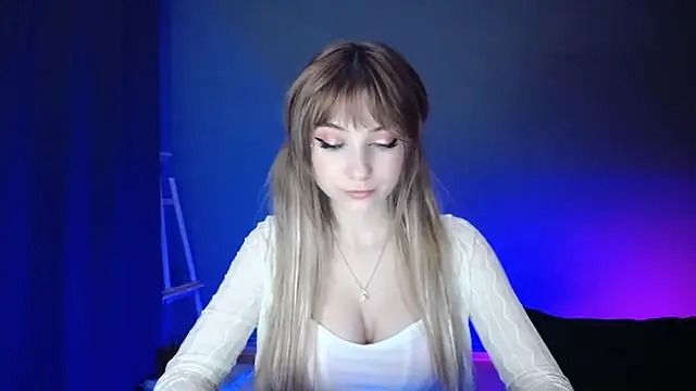 LuciaYoung online show from March 2025 07:25:01 PM