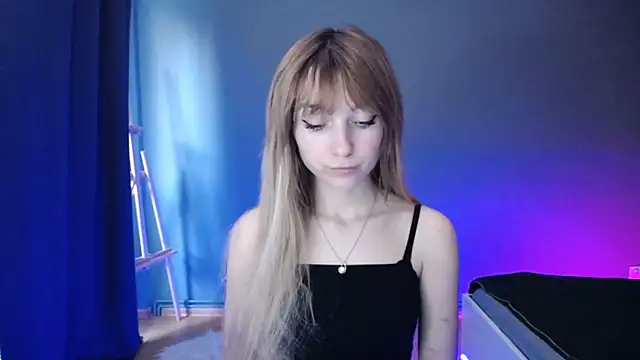 LuciaYoung online show from March 2025 04:26:02 PM