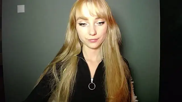 LuciaYoung online show from October 2025 06:14:02 PM