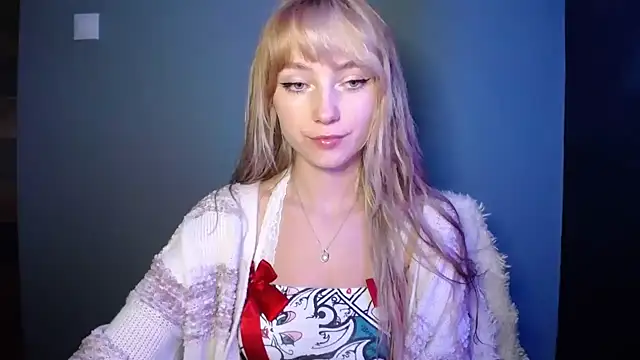 LuciaYoung online show from October 2025 06:17:02 PM