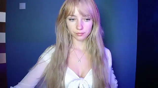 LuciaYoung online show from October 2025 06:44:02 AM