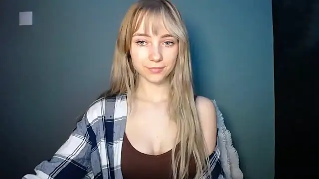 LuciaYoung online show from February 2026 08:07:02 PM