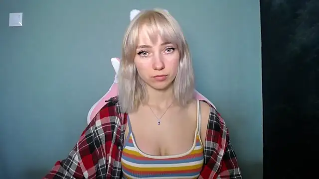 LuciaYoung online show from March 2026 01:27:01 PM