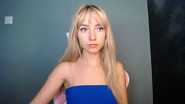 LuciaYoung online show from June 2026 12:29:02 PM