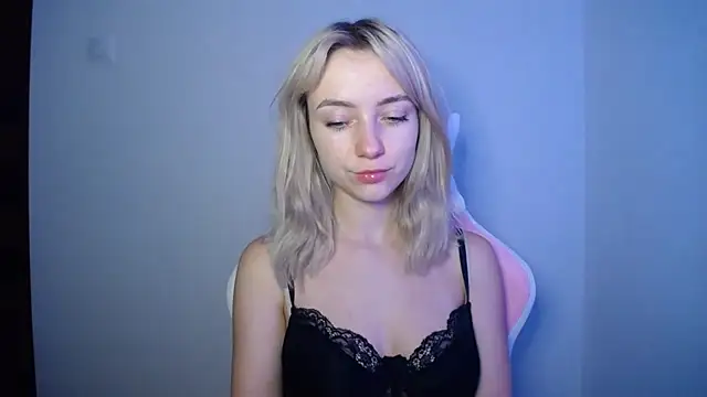 LuciaYoung online show from July 2026 06:32:02 PM