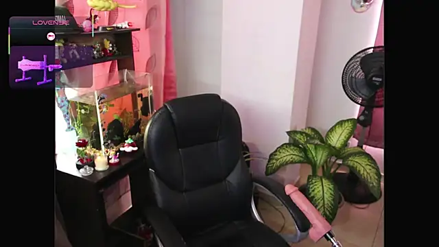 Snapshot of Lady_Kaisa chatting on May 2026 08:06:02 PM Lady Kaisa online show from May 2026 08:06:02 PM