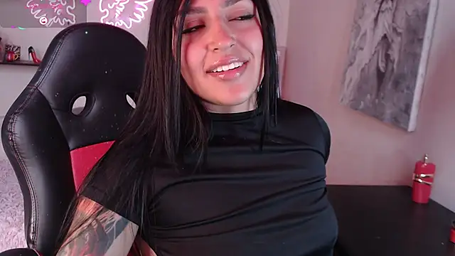 MissDennise online show from October 2025 04:48:02 PM