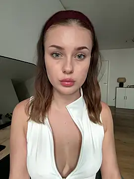Snapshot of MaribelRiver chatting on August 2026 04:43:01 PM MaribelRiver online show from August 2026 04:43:01 PM