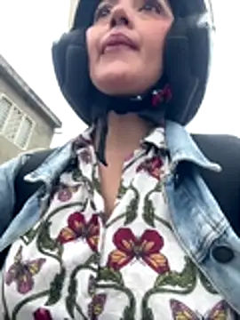 LIAH IZUMI online show from December 2025 12:54:01 PM