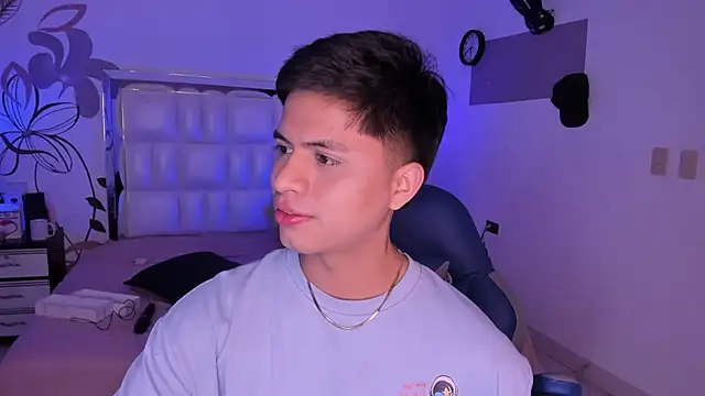 Niicky1  online show from December 2024 11:49:01 PM