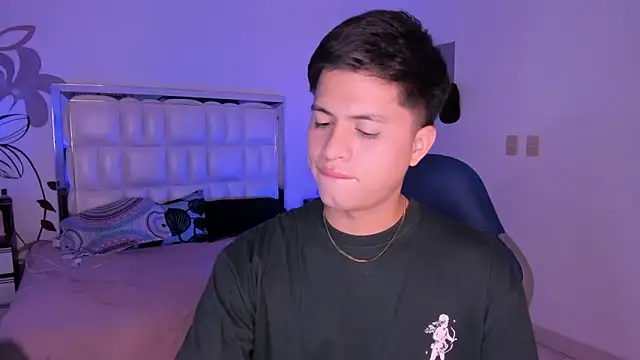 Niicky1  online show from January 2025 08:28:01 PM