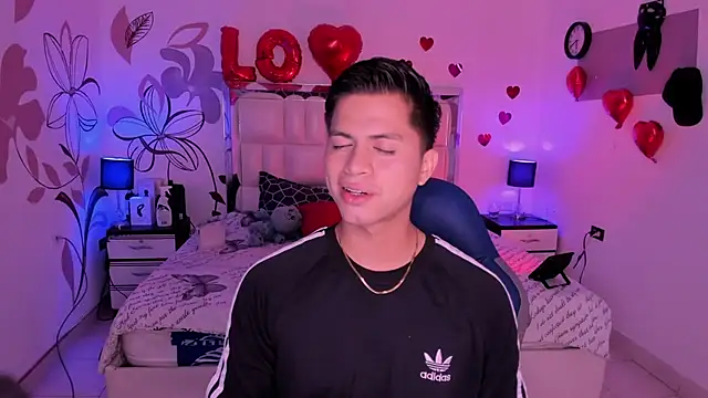 Niicky1  online show from February 2025 08:33:02 PM