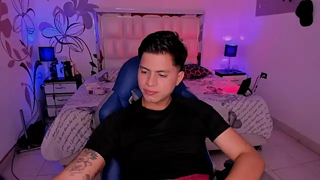 Niicky1  online show from February 2025 08:52:02 PM