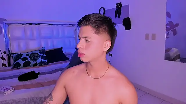 Niicky1  online show from March 2025 09:32:02 PM