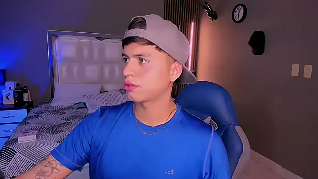 Niicky1  online show from March 2025 08:56:01 PM