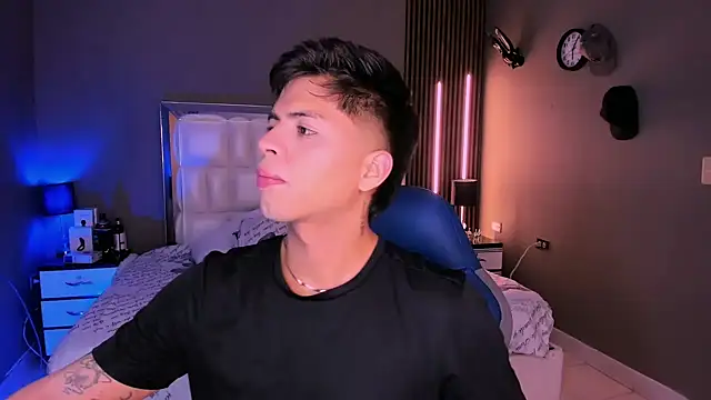 Niicky1  online show from March 2025 09:21:01 PM