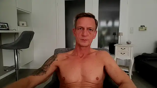 dirks71 online show from February 2026 11:39:01 AM