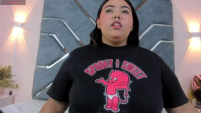 LucciaPorter online show from April 2026 02:49:01 PM