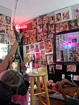 Snapshot of luvs2cumm69 chatting on December 2024 12:48:02 AM luvs2cumm69 online show from December 2024 12:48:02 AM