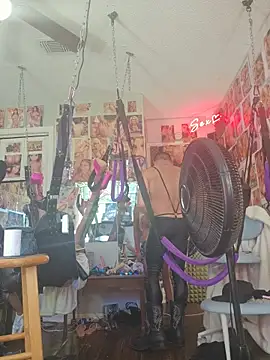 luvs2cumm69 online show from April 2026 03:25:02 PM