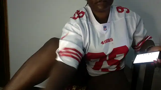 Snapshot of Nevvy_Pretty chatting on February 2025 04:24:02 PM Nevvy Pretty online show from February 2025 04:24:02 PM