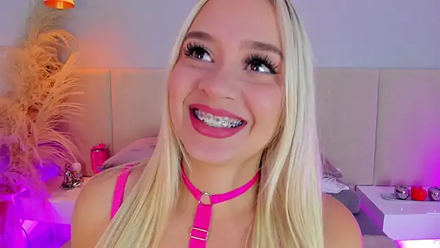 sofia pamela online show from December 2025 07:01:02 PM