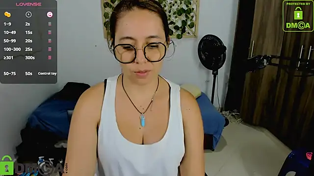 Snapshot of isa_loves_cum chatting on October 2025 02:22:02 AM isa loves cum online show from October 2025 02:22:02 AM