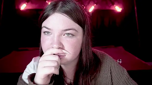 Snapshot of RosieMoons chatting on October 2025 07:34:01 PM RosieMoons online show from October 2025 07:34:01 PM