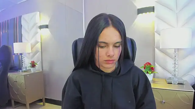 ChloeHarper  online show from April 2026 11:44:01 AM