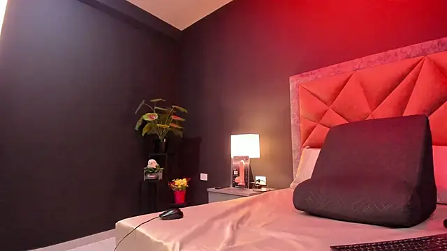 Snapshot of mia_milff chatting on October 2025 06:43:01 PM mia milff online show from October 2025 06:43:01 PM