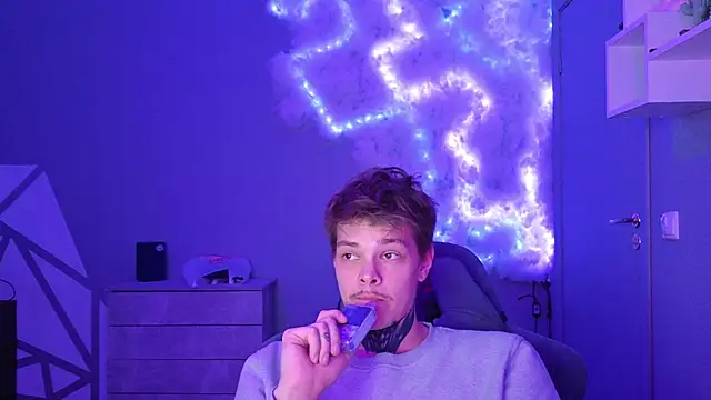 DENIS HERE online show from December 2024 05:33:02 PM