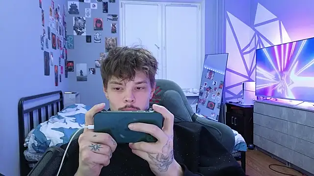 DENIS HERE online show from February 2025 04:18:02 PM