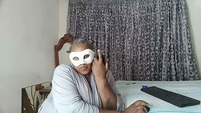 queenofrainxx online show from June 2026 08:13:02 PM