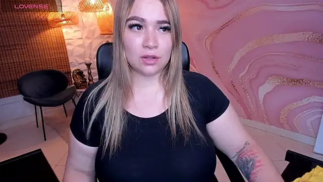 Snapshot of meliboobs_ chatting on October 2025 11:04:02 PM meliboobs online show from October 2025 11:04:02 PM