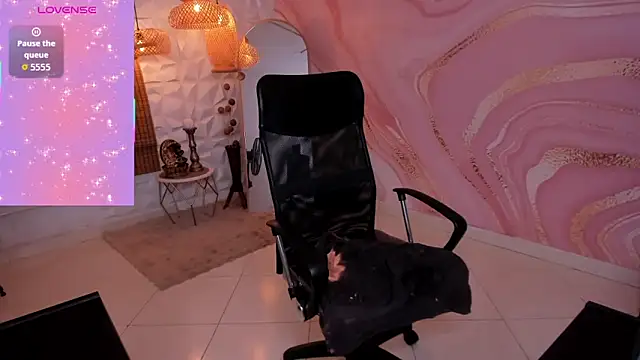 Snapshot of meliboobs_ chatting on October 2025 07:58:02 PM meliboobs online show from October 2025 07:58:02 PM