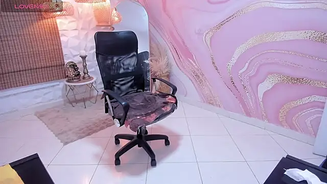 Snapshot of meliboobs_ chatting on October 2025 12:23:01 AM meliboobs online show from October 2025 12:23:01 AM