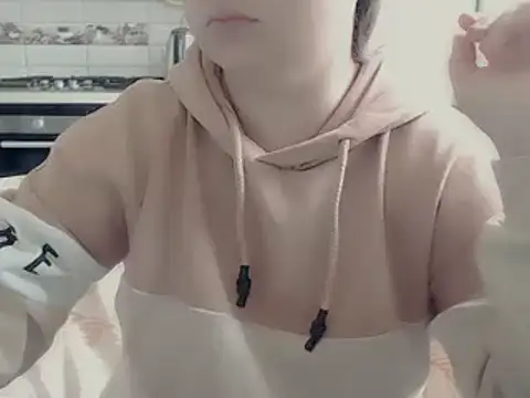 Snapshot of whiteFlower chatting on December 2024 11:01:01 AM whiteFlower online show from December 2024 11:01:01 AM