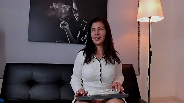 Snapshot of scarlett_moore chatting on February 2025 10:50:02 AM scarlett moore online show from February 2025 10:50:02 AM