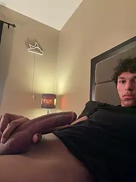 Snapshot of Skinnyywithbigdick chatting on May 2026 09:32:02 PM Skinnyywithbigdick online show from May 2026 09:32:02 PM