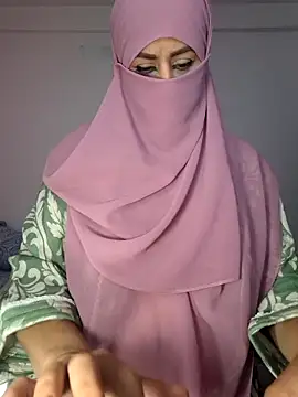 amiraferraz online show from November 2025 04:09:02 PM