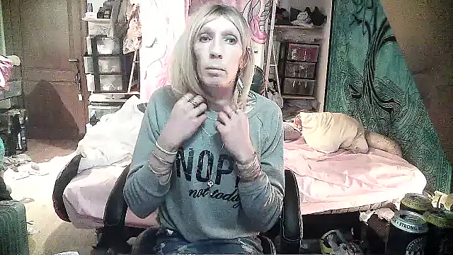 Ombeline1 online show from February 2025 07:00:01 PM