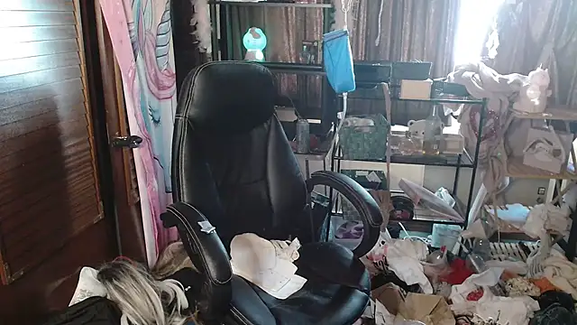 Ombeline1 online show from September 2025 04:17:01 PM