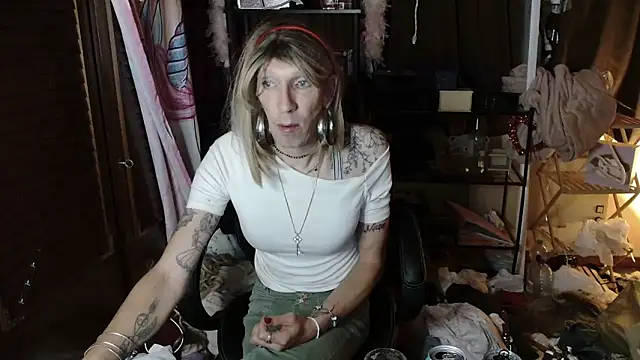 Ombeline1 online show from October 2025 07:32:01 PM