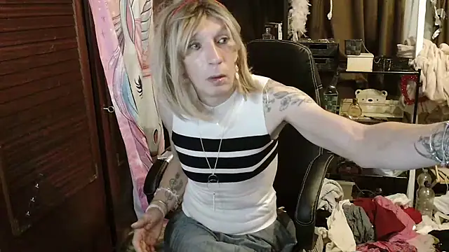 Ombeline1 online show from October 2025 07:04:02 PM