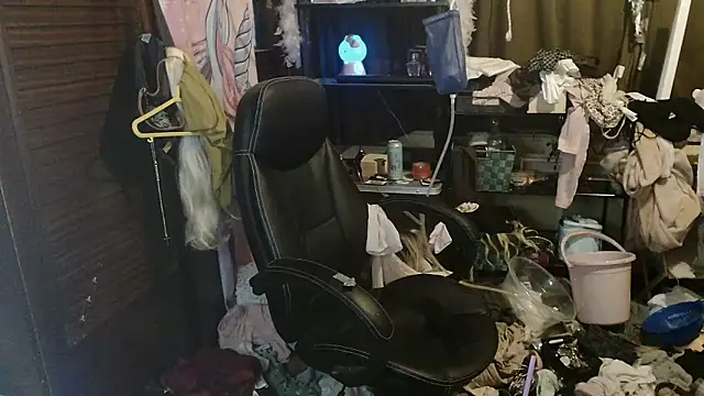 Ombeline1 online show from December 2025 07:09:01 PM