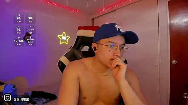 AustinSummerr online show from December 2024 05:22:02 PM