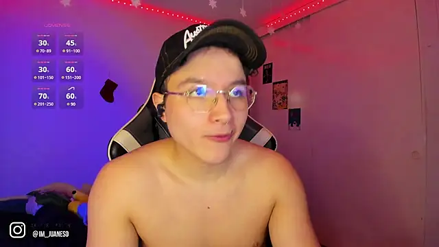 AustinSummerr online show from December 2024 04:04:01 PM